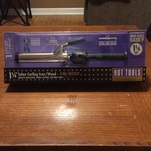 NEW 1 &1/4 Hot Tools Curling iron (24k gold)